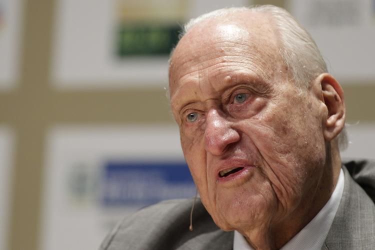 Korruption. Den tidligere FIFA-præsident, Joao Havelange, står over for omfattende betikkelsesanklager. 