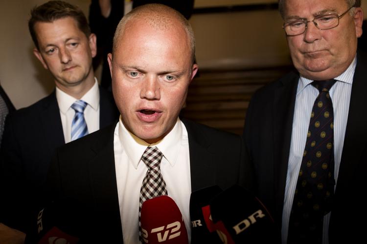 Parlamentarisme. Folketingets største parti, Venstre, deler ikke de konservatives ønske om en finanslovsaftale med regeringen, hvis den ikke har sit parlamentariske grundlag på plads. 
