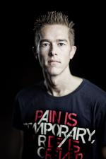 »Det er en kæmpe ære at bære OL-kollektionen under de olympiske lege. Det er også med til at minde en om, at man rent faktisk er en del af de olympiske lege«. 