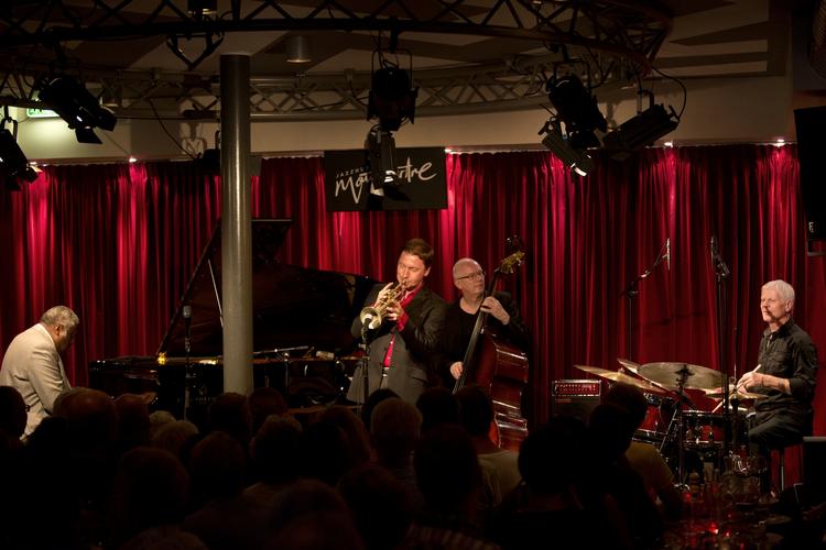 Overskud. Mulgrew Miller blev holdt ved ilden af sine medspillere på Jazzhus Montmartre onsdag aften. 