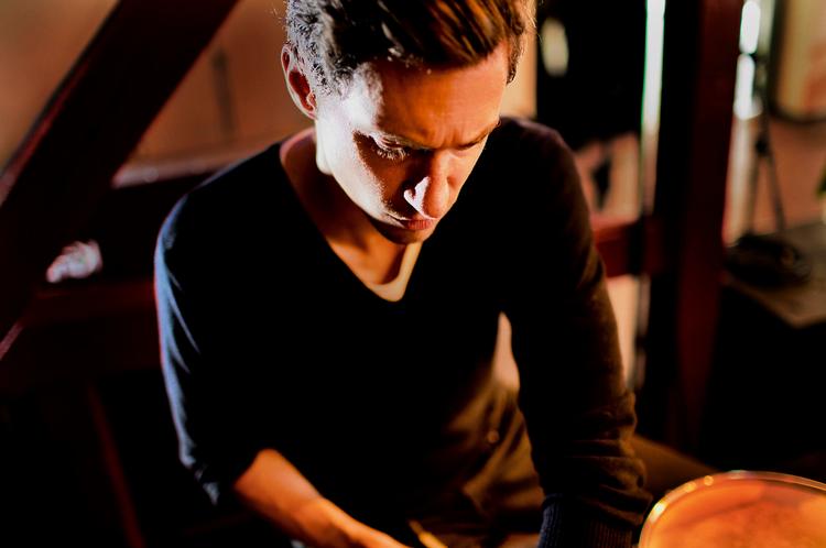 sats. Stefan Pasborg vil udforske alle trommernes muligheder, når han spiller solo på 5e. 