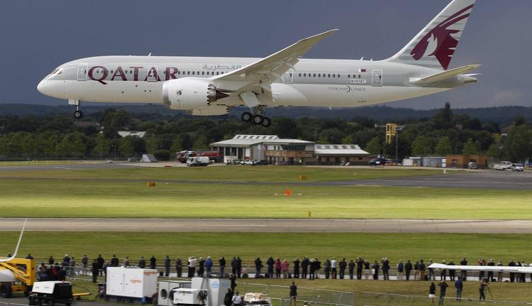 VINDER. Et fly fra Qatar Airways deltager i Farnborough International Airshow 2012. 