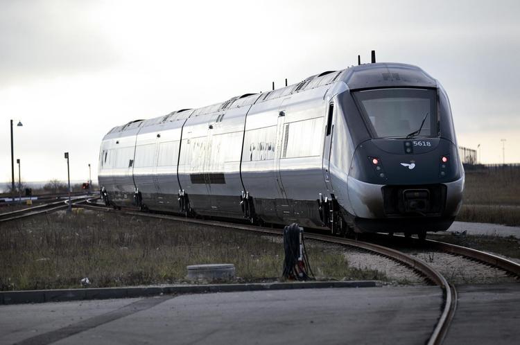 Sammenbrud. IC4-tog, der blev genindsat efter længere pause, bryder sammen. 