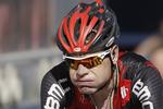 AFVENTENDE. Cadel Evans sparer kræfter i dag, så han kan angribe på en af de kommende etaper. 