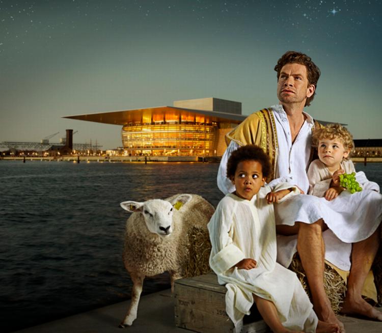 Reprise. Nikolaj Lie Kaas er vært på den traditionsrige 'Zulu Comedy Galla' i Operaen, hvor cremen af dansk komik sætter hinanden stævne. 