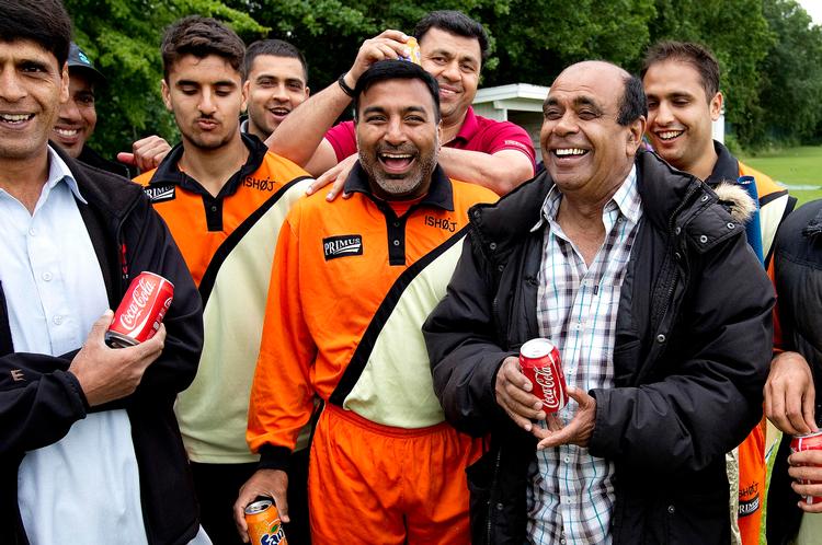 COLA. Øl i omklædningsrummet er ret normalt for mange amatøridrætsudøvere. Men sådan er de ikke i  Ishøj Cricket Club. 