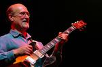 Tour. John Scofield kommer vidt omkring i Europa på den ret massive sommertour. 
