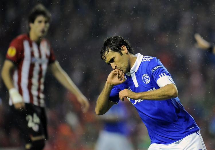 RAUL i aktion for sin nu tidligere klub Schalke 04 