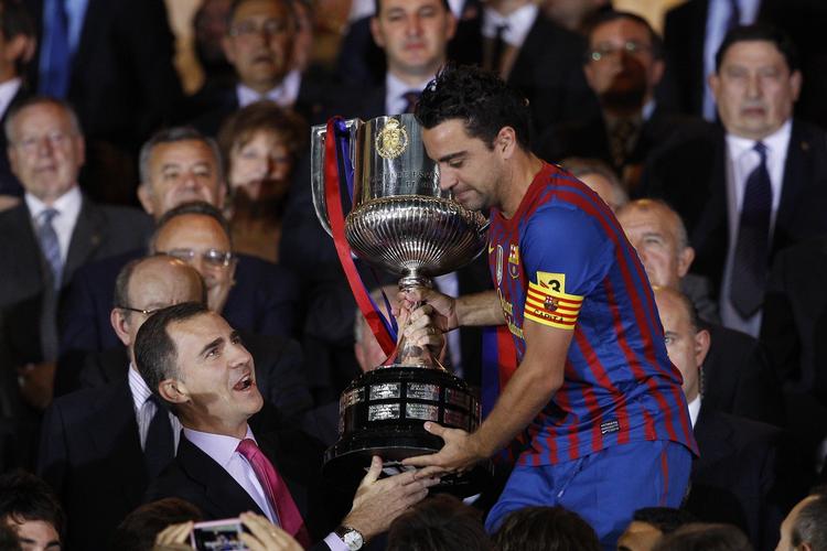 XAVI er vant til at løfte trofæer 