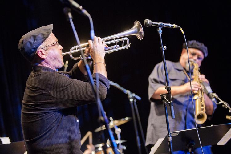 Forskelligartet. Jazzfestivalen roses for sin mangfoldighed. Her ses Dave Douglas og Joe Lovano på årets festival. 