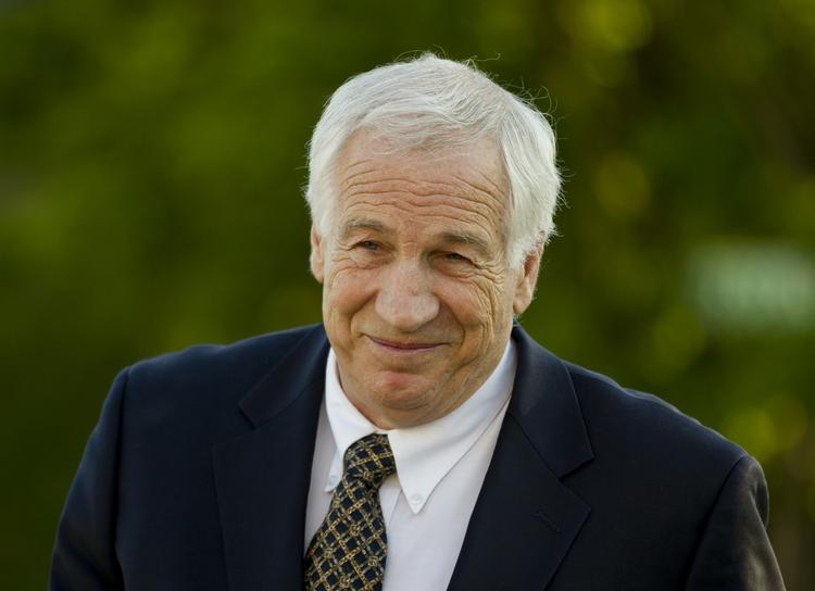 Forbryder. Jerry Sandusky blev sidste år dømt 442 års fængsel for at have misbrugt mindst otte unge drenge over en periode på 15 år. 