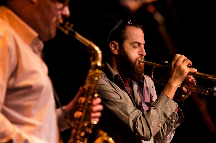 Inciterende. Den amerikanske trompetist Avishai Cohen spillede  fornemt op mod  arrangøren,  saxofonisten Benjamin Koppel. 