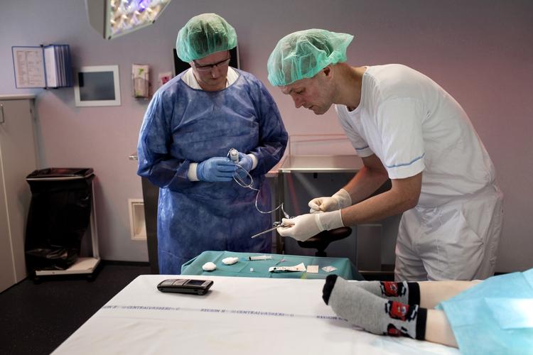 På Rigshospitalet har man opnået store besparelser, ved at opererede er inlagt i kortere tid. Derudover har man tøjlet et overforbrug af dyr medicin, siger professor og centerchef på Rigshospitalet Bent Ottesen. 
