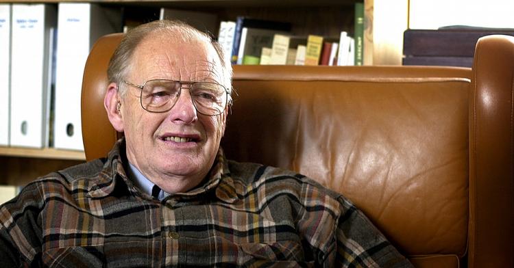 Historiker. Olaf Olsen har både været direktør for Nationalmuseet og leder af Den Store Danske Encyklopædi. 