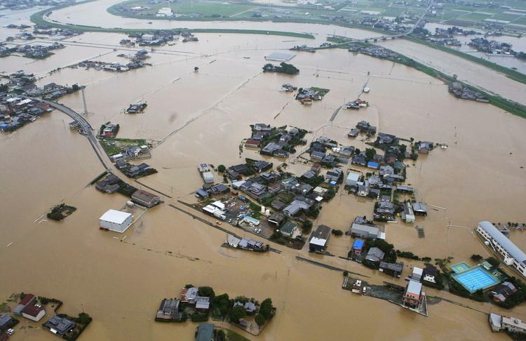 Oversvømmelser. 240.000 japanere er evakueret i Japan. 