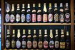 Kulturprodukt. Et flertal i EU mener, at alkoholholdige produkter er et 'kulturprodukt', som skal nydes, og derfor behøver det ikke fremgå af flasken, hvilken vin eller øl, der er sundest. 