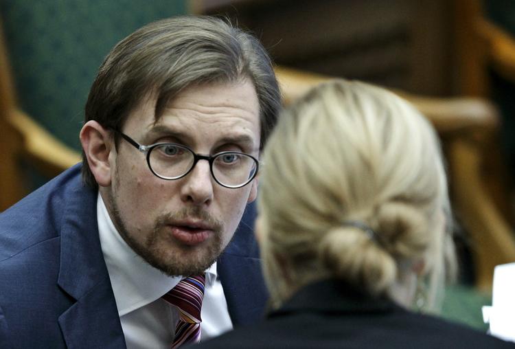 Simon Emil Ammitzbøll (LA) mener ikke, at Enhedslisten har forstået alvoren i en revolution. 