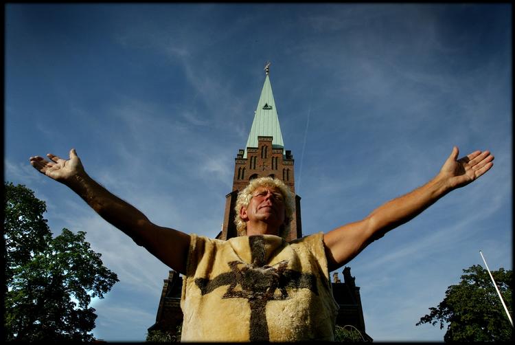 Syndigt. Jeg er ikke kristen, som Bibelen foreskriver det, jeg er humanist og derfor i kristendommens perspektiv fortabt, og det anede jeg ikke en gang, skriver Kirstine Holst Baverstock. 