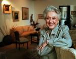 Stjerne. Celeste Holm var i sine unge dage et stort navn i Hollywood og på Broadway. I de sidste år af sit liv kæmpede hun dog med økonomiske vanskeligheder og stridigheder med sine sønner. 