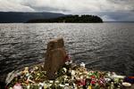 Årsdag. Anders Behring Breiviks terrorangreb kostede 77 mennesker livet. Angrebet bestod i en bilbombe, der eksploderede i det centrale Oslo og dræbte 8, hvorefter Anders Behring Breivik skød og dræbte 69 mennesker på øen Utøya. 