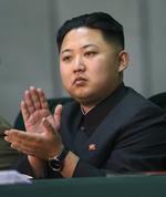 Leder. Kim Jong-un, der menes at være i 20'erne, overtog magten i landet efter sin far, Kim Jong-il, som døde i december i fjor. 