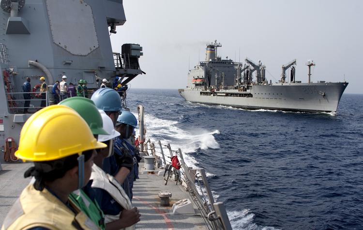 SKYDERI. USNS Rappahannock er et forsyningsskib, der sejler med brændstof til den amerikanske flåde. 