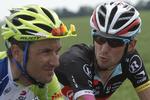 Stjerner. Fränk Schleck (til højre) får sig en snak med Ivan Basso under en af af tourens første etaper. 