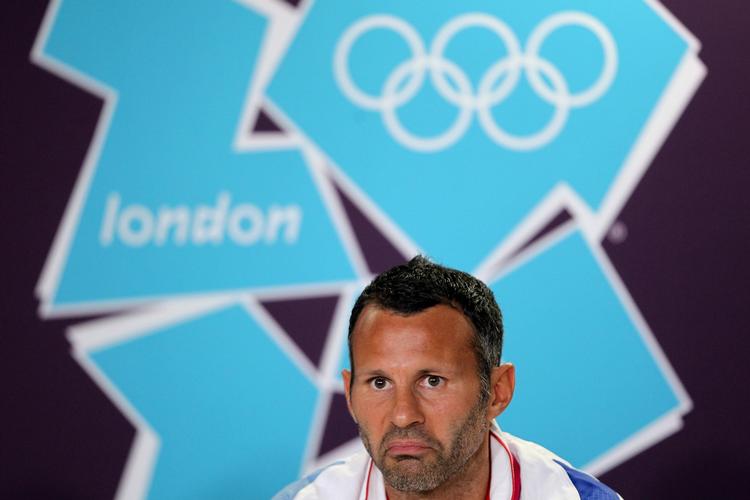 Kaptajnen. Det fælles britiske fodboldhold ledes på banen mod Senegal, FA Emirater og Uruguay af Manchester United-legende Ryan Giggs. 