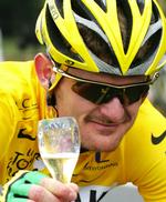 detroniseret. Floyd Landis var kørt helt ud af Tour de France for næste dag at køre en superetape og vinde 2006-versionen. Men amerikaneren var dopet. 