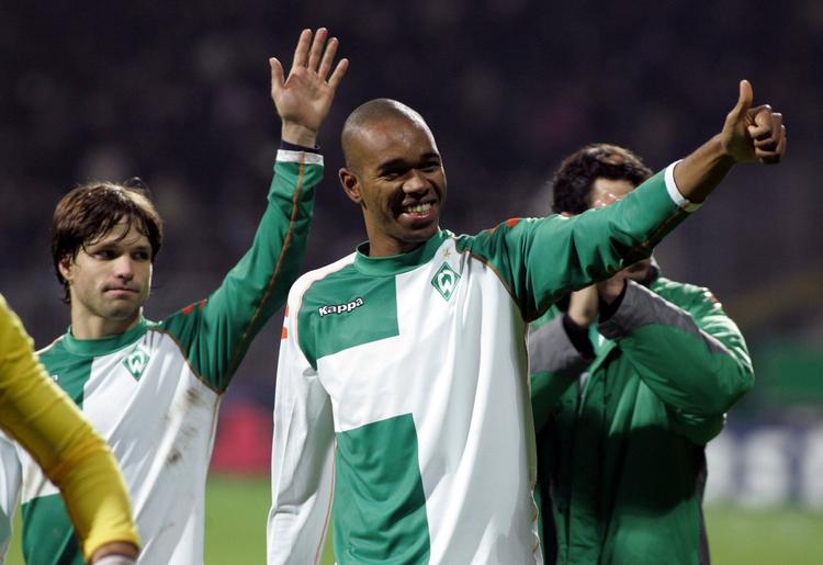 SKADET? Naldo har angiveligt problemer med sit ene knæ. 