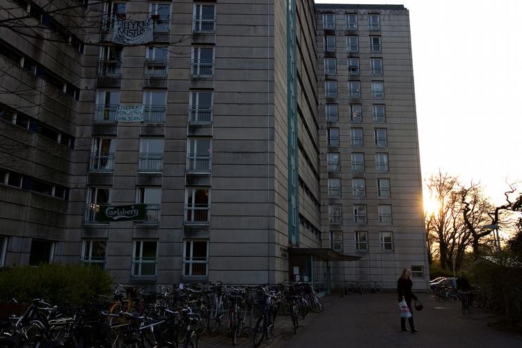 Boligmareridt. Studerende Leon Kongsted oplever at blive anset som for gammel til kollegier som Otto Mønsteds Kollegium på Vesterbro. 