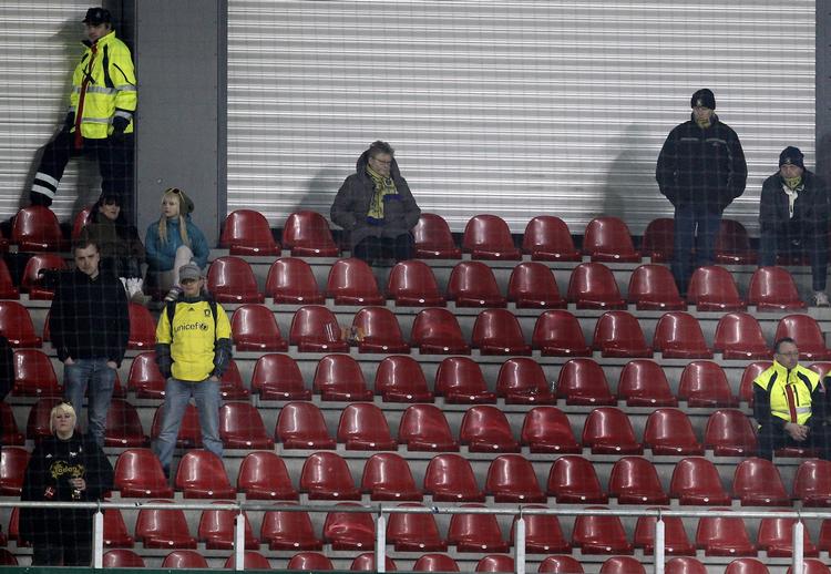 TOMT. Der kommer ikke til at være mange fans i Brøndbytrøjer, når Brøndby to gange i løbet af sensommeren og efteråret gæster Parken og FCK. 