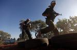 Rebeller. Medlemmer af Free Syrian Army fotograferet nær ved Idlib i begyndelsen af juni i år. 