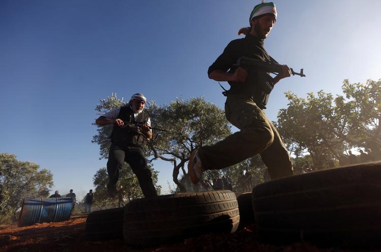 Rebeller. Medlemmer af Free Syrian Army fotograferet nær ved Idlib i begyndelsen af juni i år. 