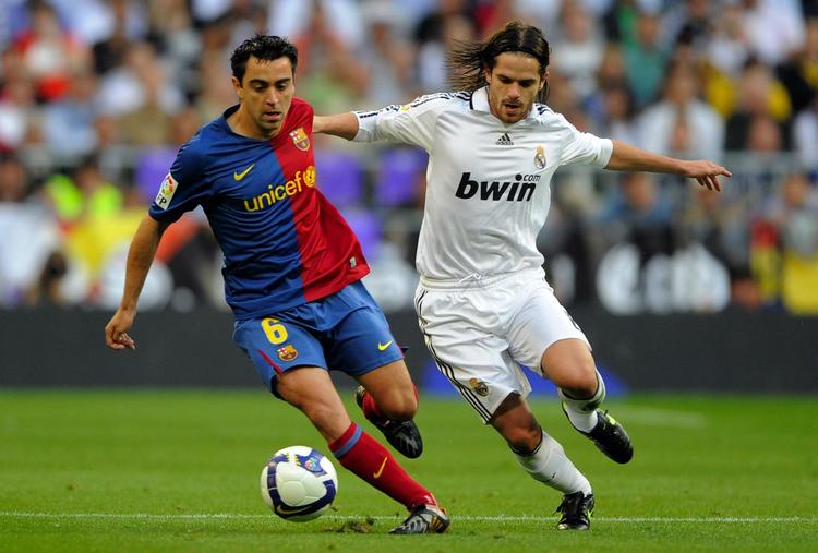 SOLGT. Fernando Gago (th) har spillet sin sidste kamp i Real Madrids hvide trøje. 