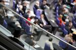 AFGØRELSE. En rabbiner ser til, mens Forbundsdagen diskuterer forbud mod omskæring. 