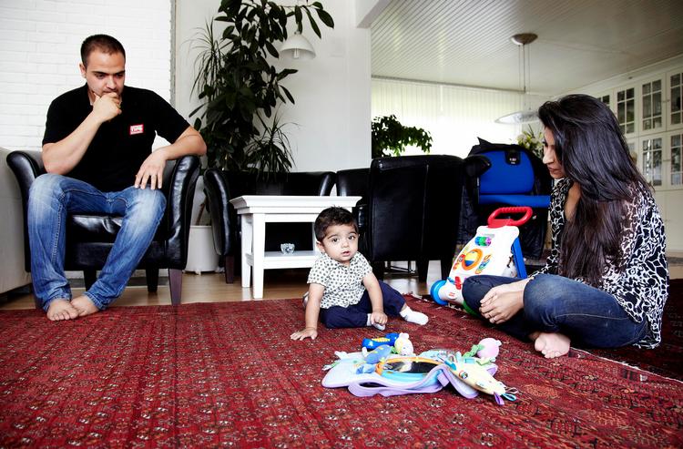 Smertefuldt. Rosa Forozan Faizzad Walid vil have sønnen omskåret, selv om det vil gøre ondt på ham - og lidt på hende. 