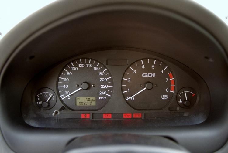 Snyd. Det tager kun få minutter at skrue kilometertallet på brugte biler ned. 