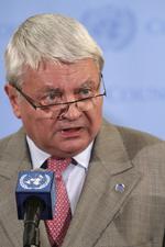 Fredsbevarende. Hervé Ladsous er på vej til Syrien som FN-udsending. Ladsous, som er vicegeneralsekretær for fredsbevarende operationer, skal overvåge den tilspidsede situation i landet. 