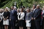 årsdag. Den norske kongefamilie og statsminister Jens Stoltenberg mindes ofrene for terrorangerbet 22. juli med en kransenedlæggelse i regeringskvarteret i Oslo. 
