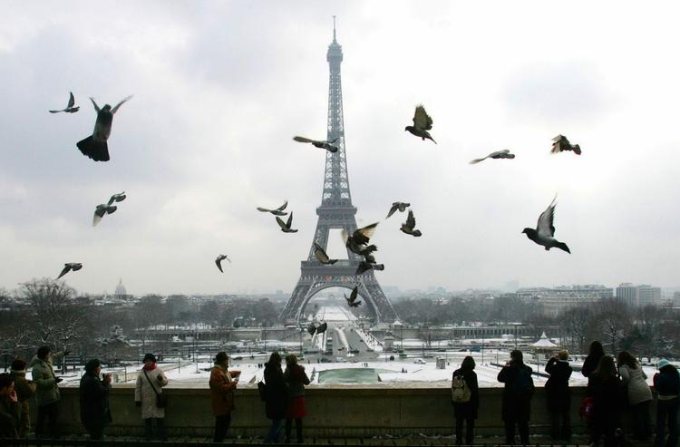 Vartegn. Paris udfolder sig i guide til byen, der fokuserer på alt det uden om Eiffeltårnet. 