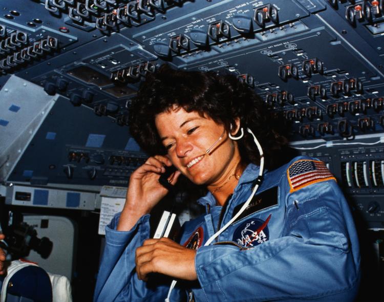 Dødsfald. Den amerikanske nationalhelt Sally Ride, som var den første amerikanske kvinde i rummet er død. Hun blev 61 år. 