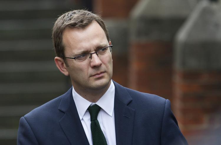 Sigtet. Andy Coulson kan se frem til flere ture i retten. 
