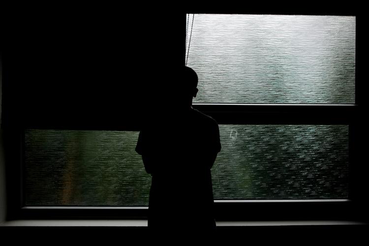 Flugt. Siden han flygtede hjemmefra, har Mohammeds  forældre flere  gange forsøgt at opspore ham.  Hver dag sender faderen ham mail med ønsket om,  at hans søn vender tilbage. Men det sker ikke, forsikrer Mohammed. 