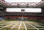 Plads. Arenaen i Milano bruges også til koncerter og andet. Her er der et show i gang i forbindelse med pave Benedict XVI's besøg i byen for en måned siden. 