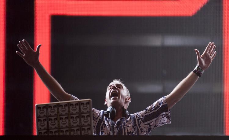 Lukket. Endnu en festival lukker ned, og det betyder, at dem, der havde glædet sig til at se DJ Fatboy Slim, (billedet) må vente helt til september med at danse amok til dj'ens hits. 