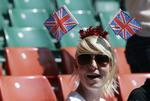 SPÆNDT. Fodboldfans er på plads i Cardiff for at overvære OL's første dyst. 