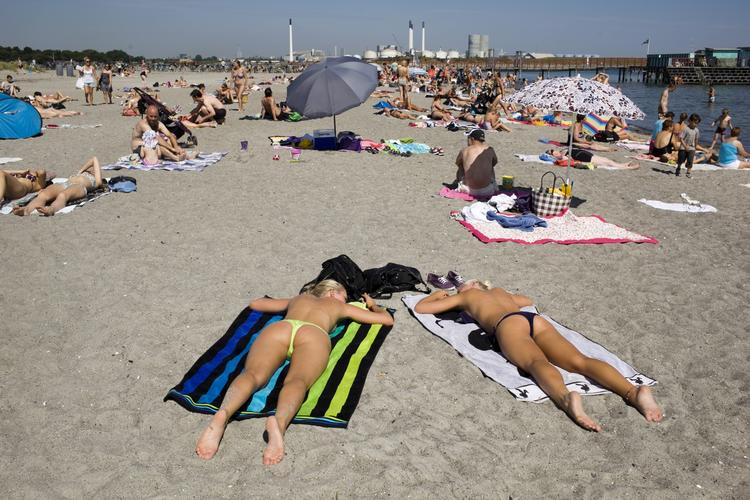 Koger. Stranden ved Amager Strandpark var velbesøgt i dag, da København satte varmerekord. 