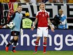 Ude. Simon Kjær (t.h.) har spillet 38 kamep for Wolfsburg, siden ankomsten fra Palermo i 2010. 