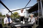 Solidaritet. Vi kan som lønmodtagere bruge hinandens arbejdspladser og vilkår som løftestang for en bedre løn, skriver folketingsmedlem Pernille Rosenkrantz-Theil (S). 